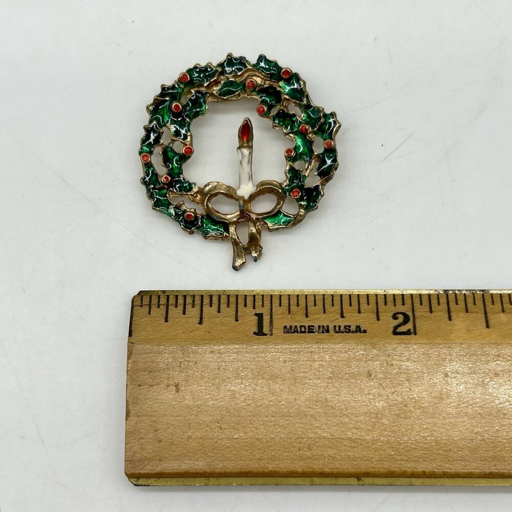 Vintage Christmas Wreath Brooch Candle Bow Holly Red Green White Enamel - Picture 6 of 7